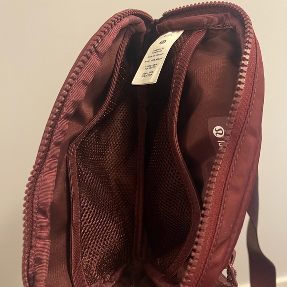 SOLD ✨Lululemon Everywhere belt bag 1L - Picture 3 of 4